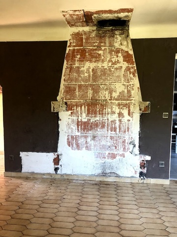 Démolition d'une cheminée traditionnelle suite à un incendie